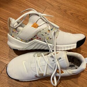 Women’s 7 1/2 Nike Meton lifting shoe. White with confetti color on the side. ￼